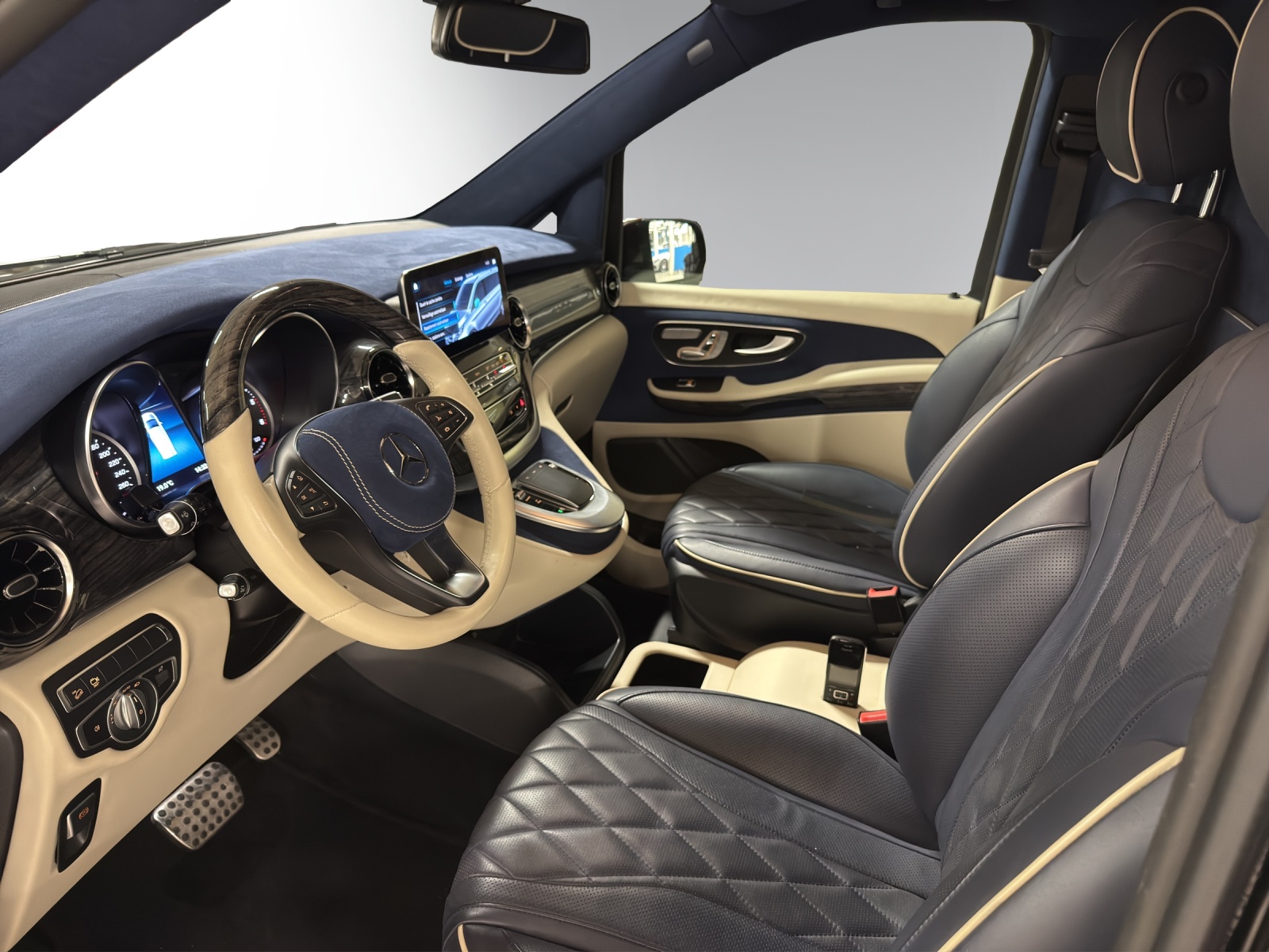 MERCEDES-BENZ V 300d VIP Luxe Extralong 4Matic-image-6