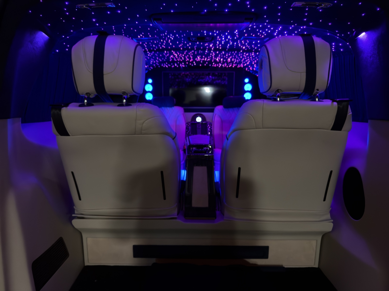 MERCEDES-BENZ V 300d VIP Luxe Extralong 4Matic-image-10