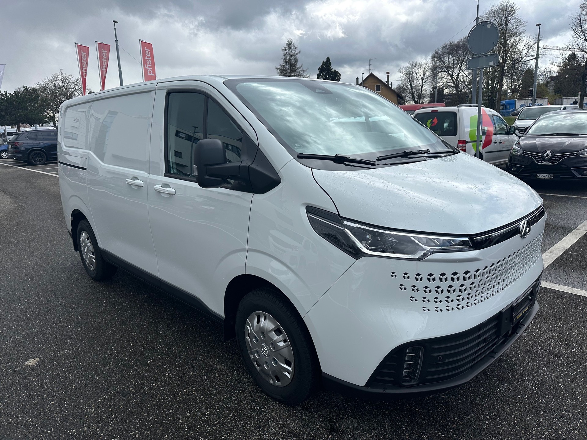 MAXUS eDeliver 7 L1 77kWh-image-5
