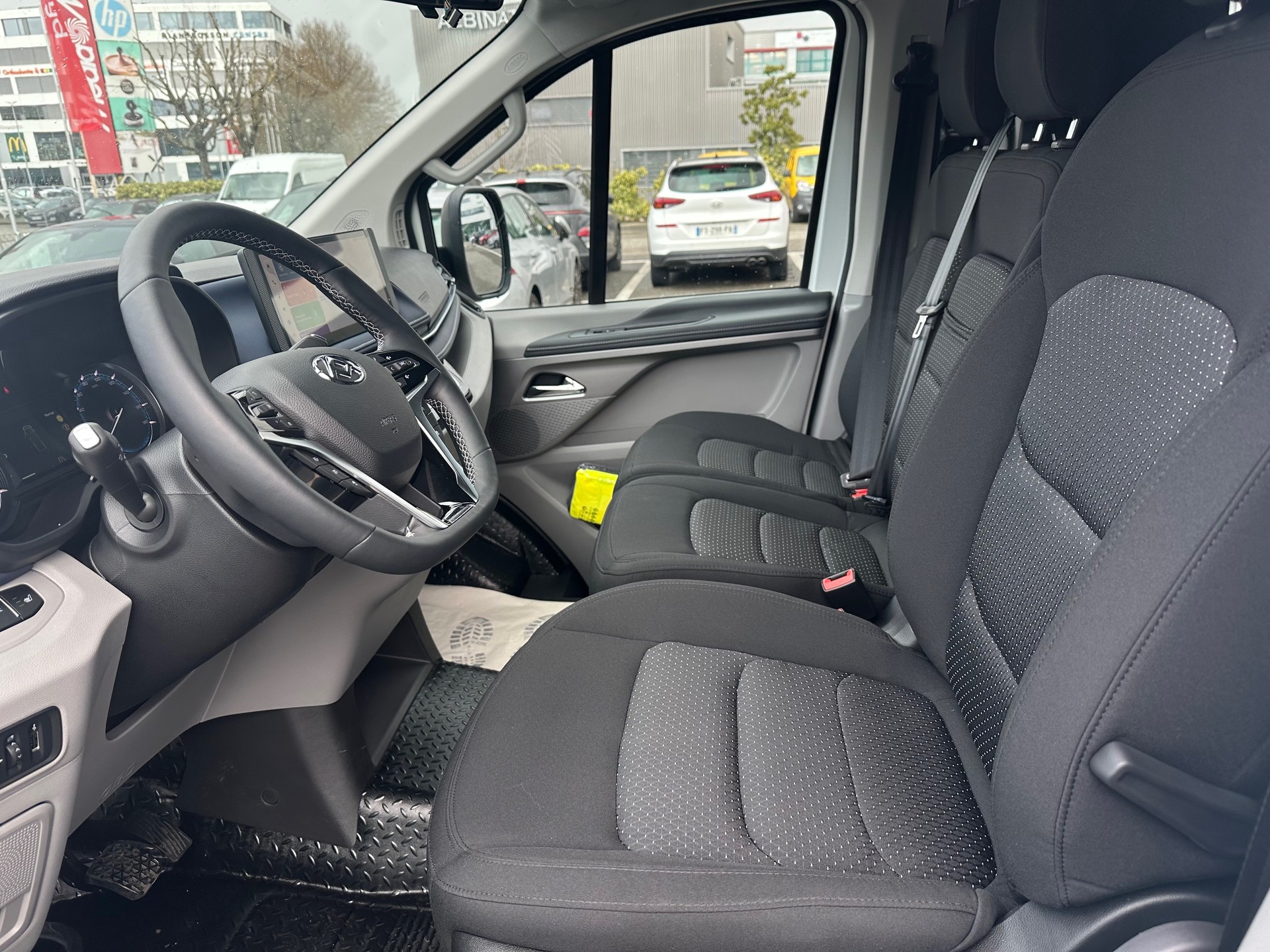 MAXUS eDeliver 7 L1 77kWh-image-8
