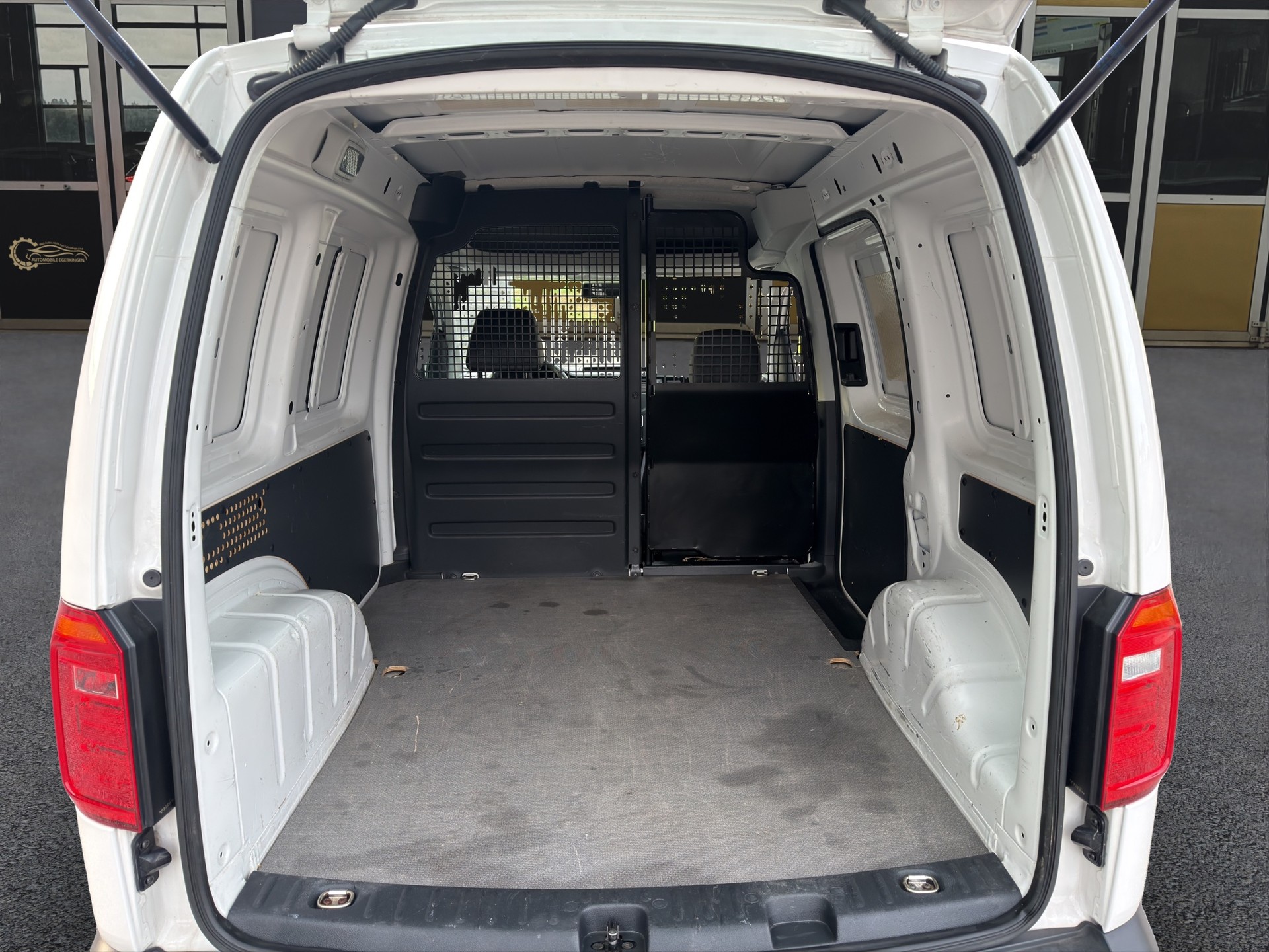VW Caddy 2.0TDI Entry BlueMotion Technology-image-14