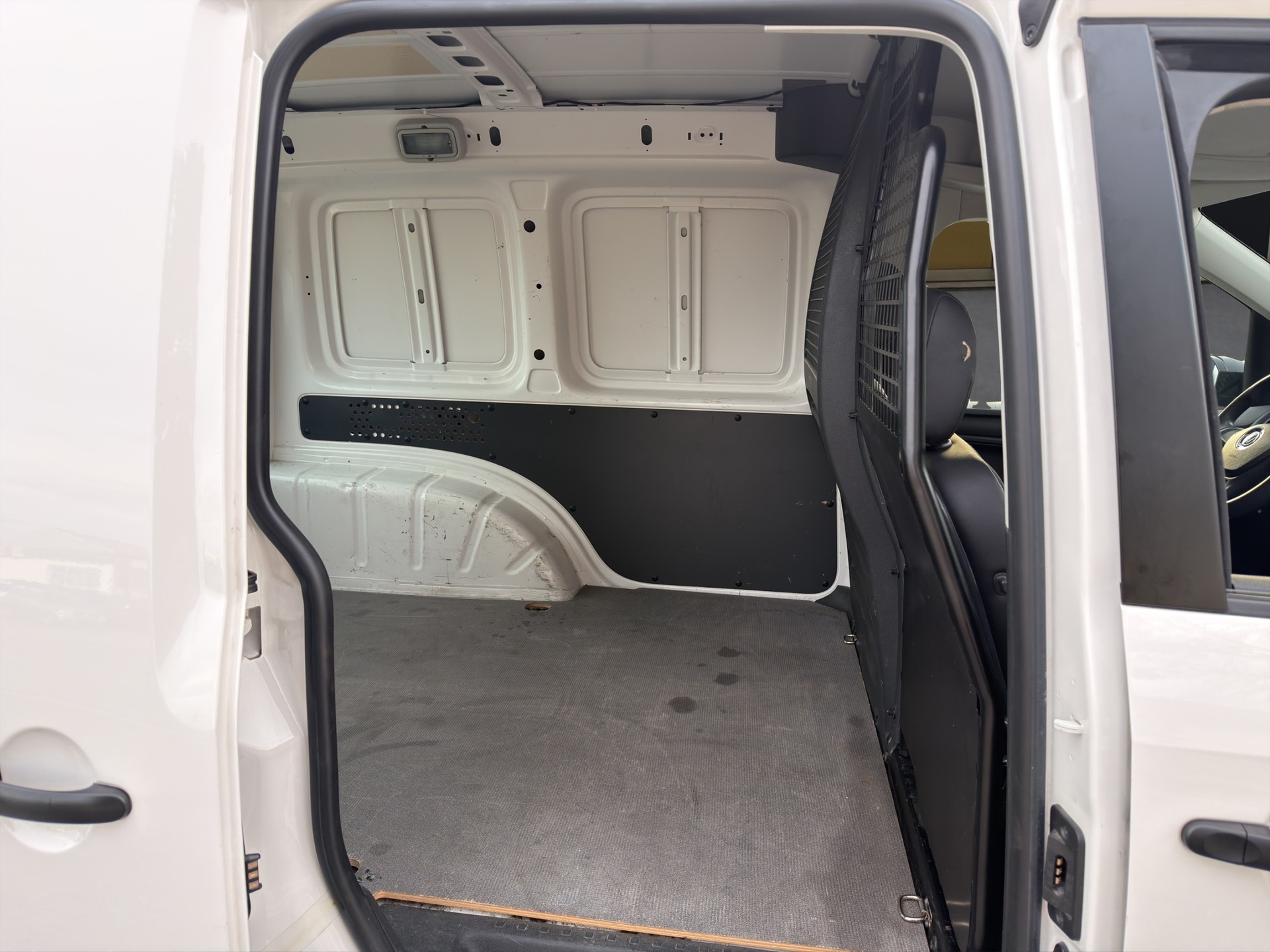 VW Caddy 2.0TDI Entry BlueMotion Technology-image-13