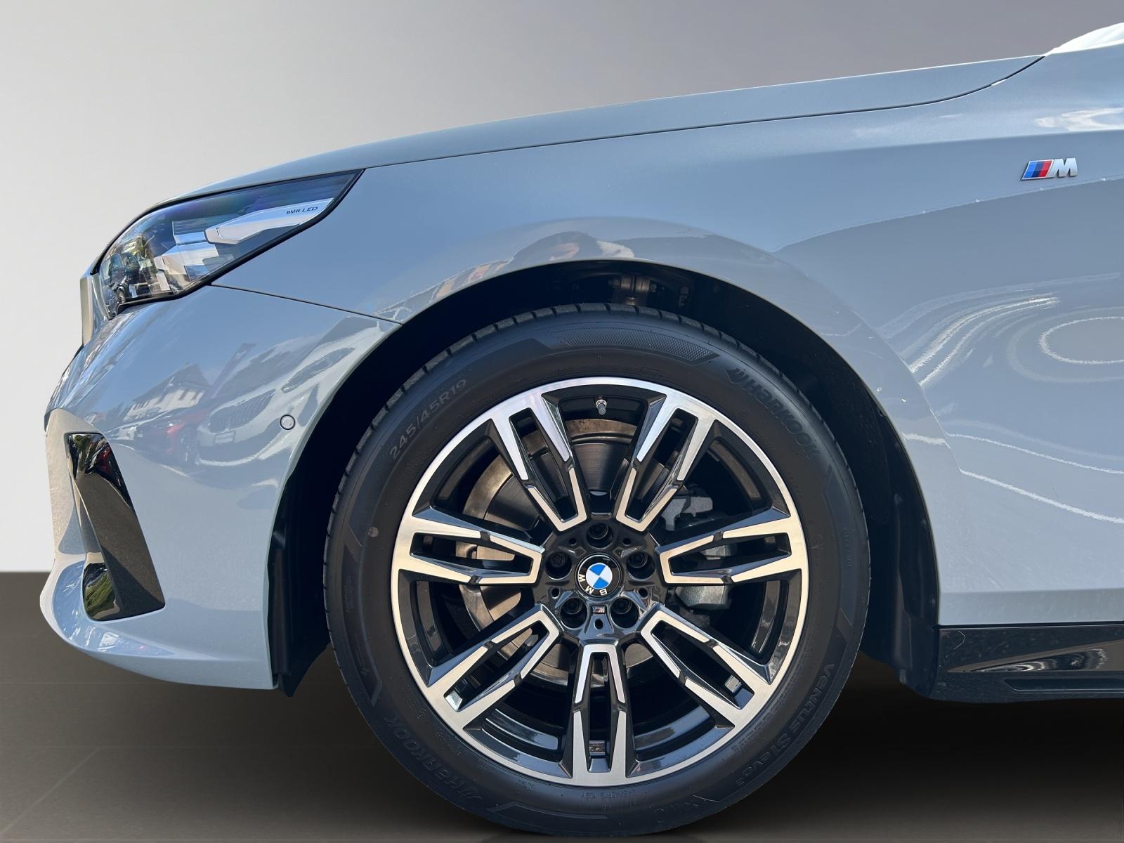BMW 520d xDrive Touring-image-8