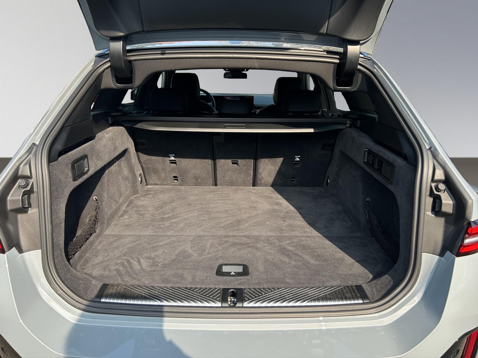 BMW 520d xDrive Touring-image-9