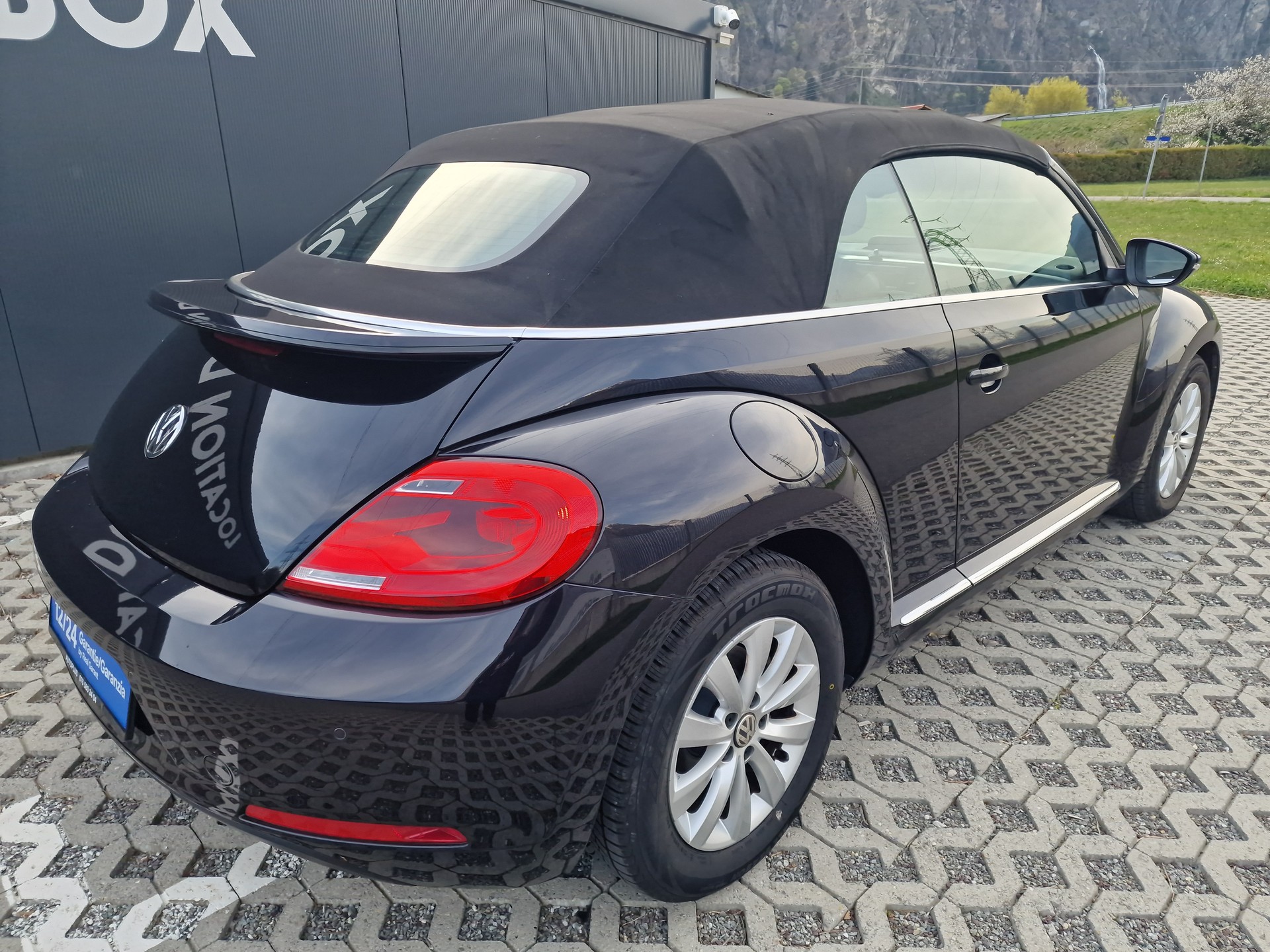 VW Beetle Cabrio 1.2 TSI Design-image-3
