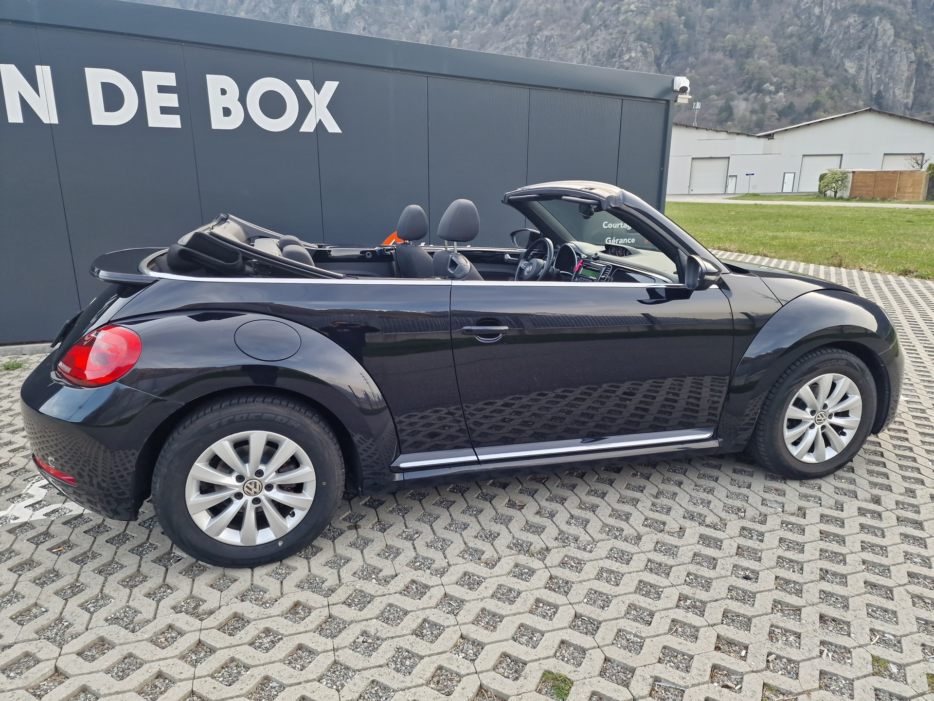 VW Beetle Cabrio 1.2 TSI Design-image-6