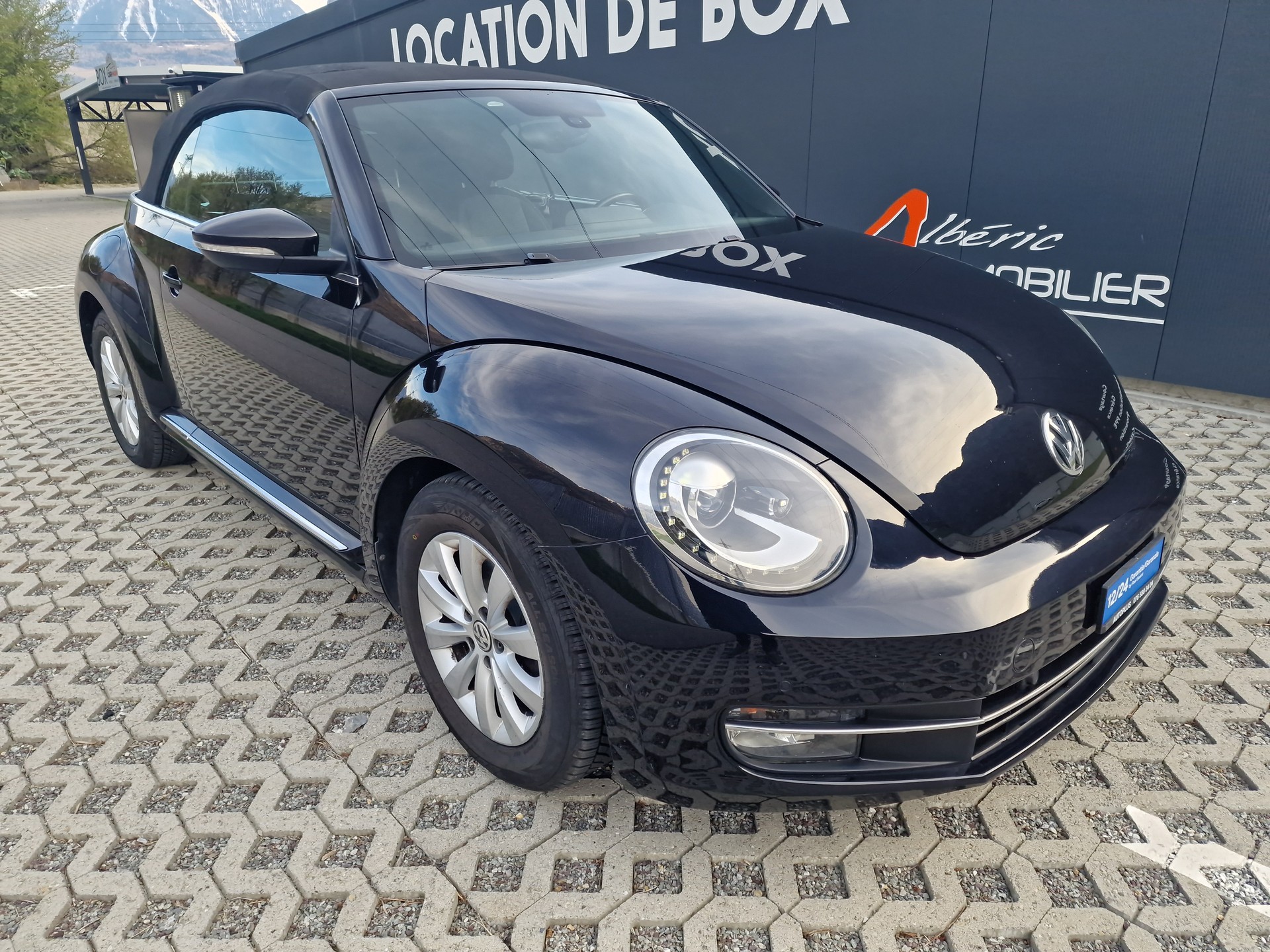 VW Beetle Cabrio 1.2 TSI Design-image-1