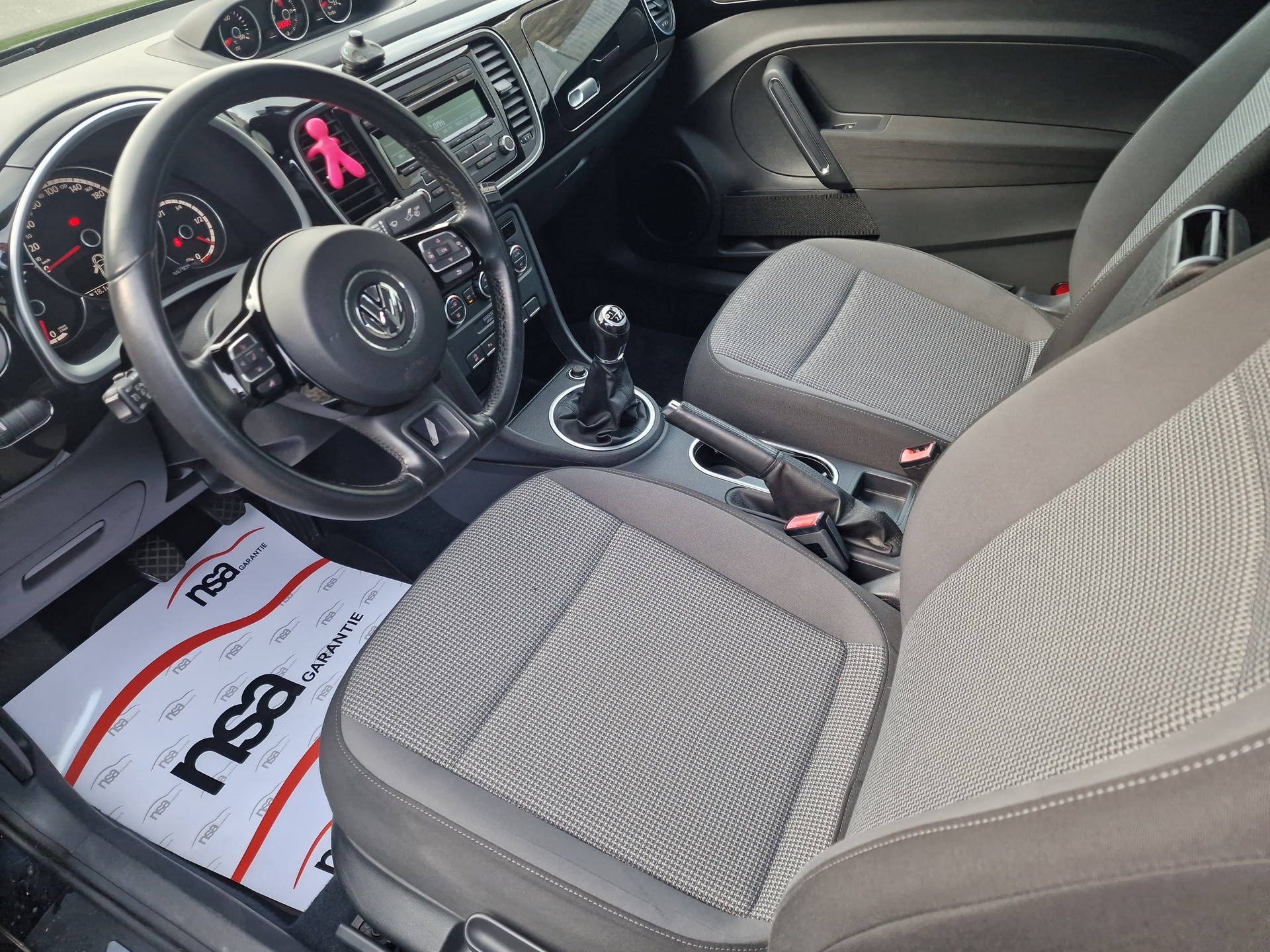 VW Beetle Cabrio 1.2 TSI Design-image-7