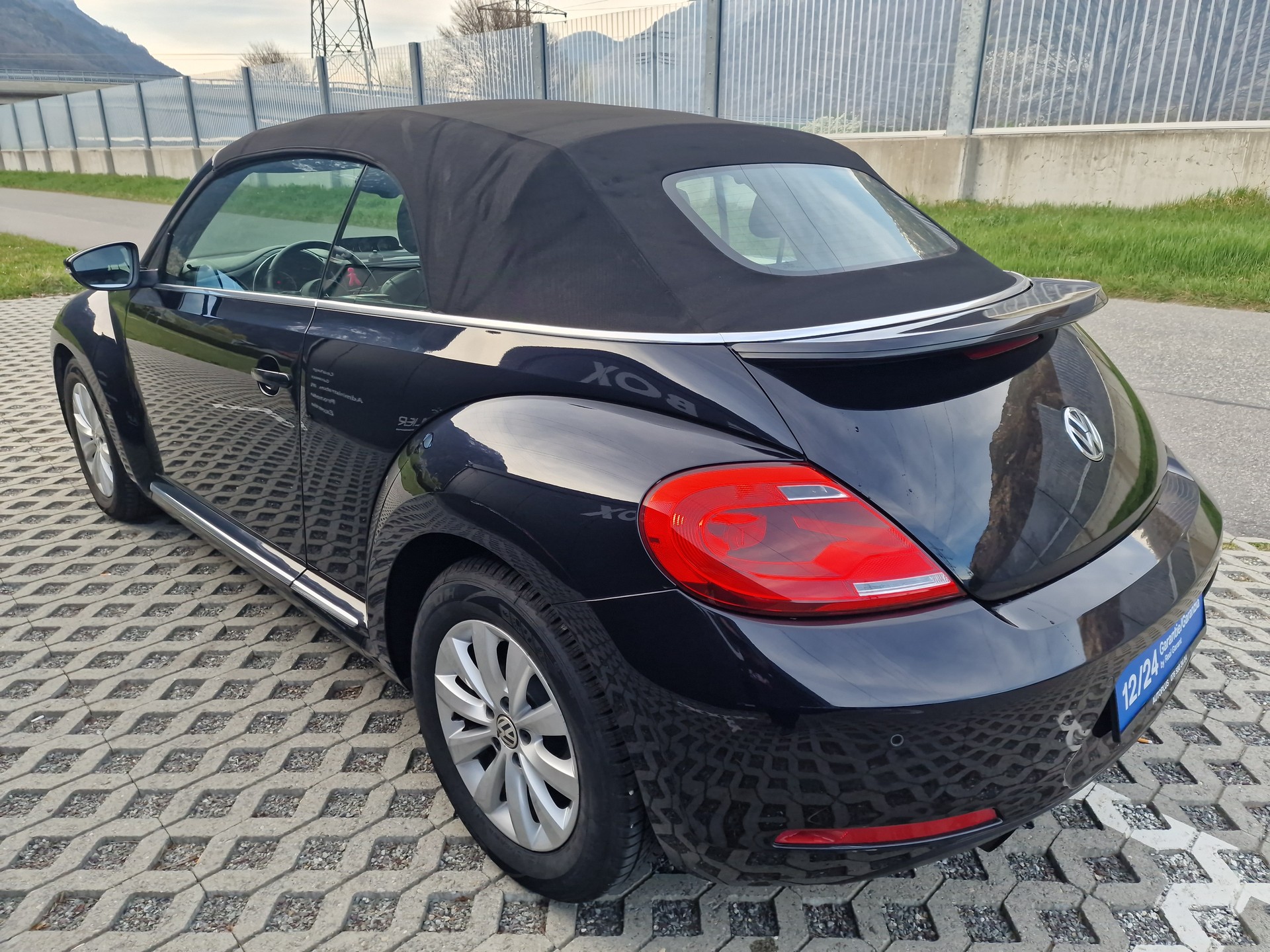 VW Beetle Cabrio 1.2 TSI Design-image-4