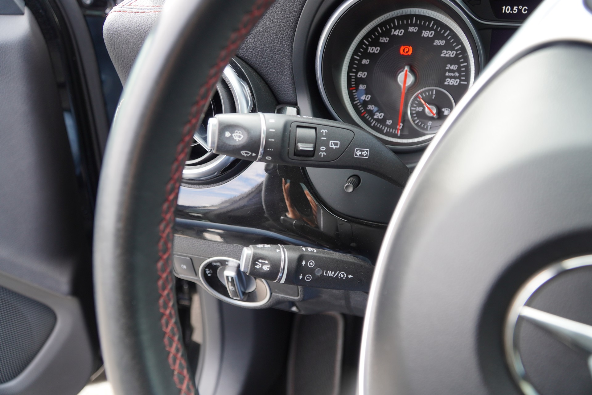 MERCEDES-BENZ GLA 250 AMG Line 4Matic 7G-DCT-image-18