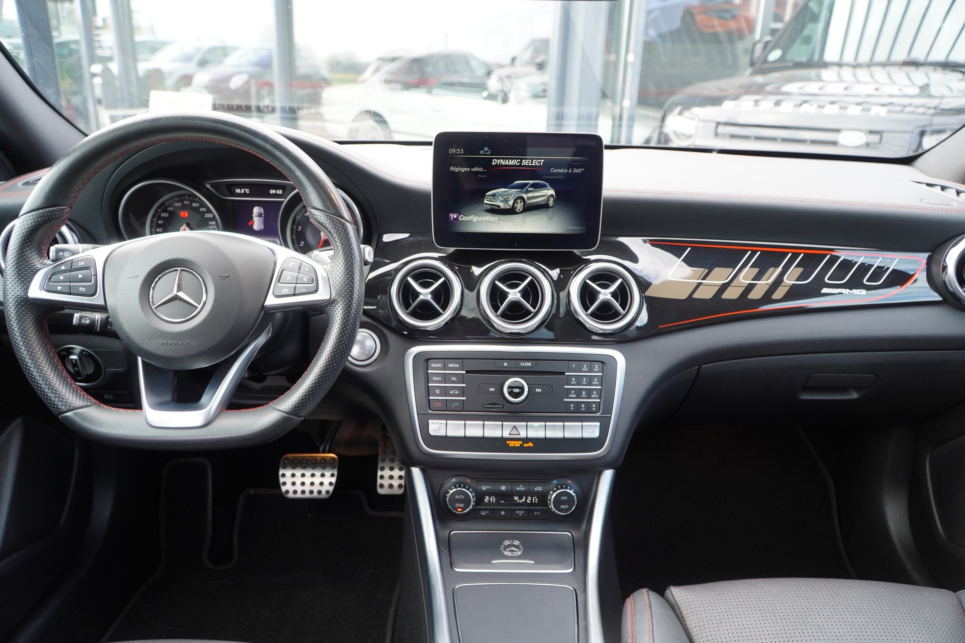 MERCEDES-BENZ GLA 250 AMG Line 4Matic 7G-DCT-image-10