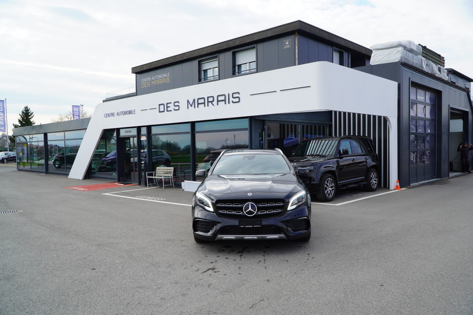 MERCEDES-BENZ GLA 250 AMG Line 4Matic 7G-DCT-showroom-element-1