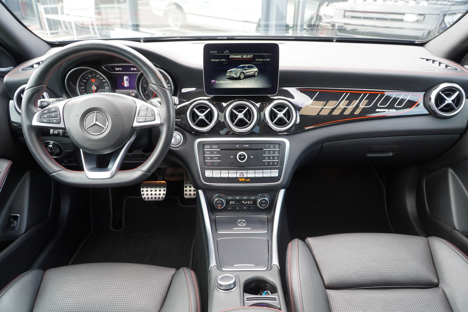 MERCEDES-BENZ GLA 250 AMG Line 4Matic 7G-DCT-image-9