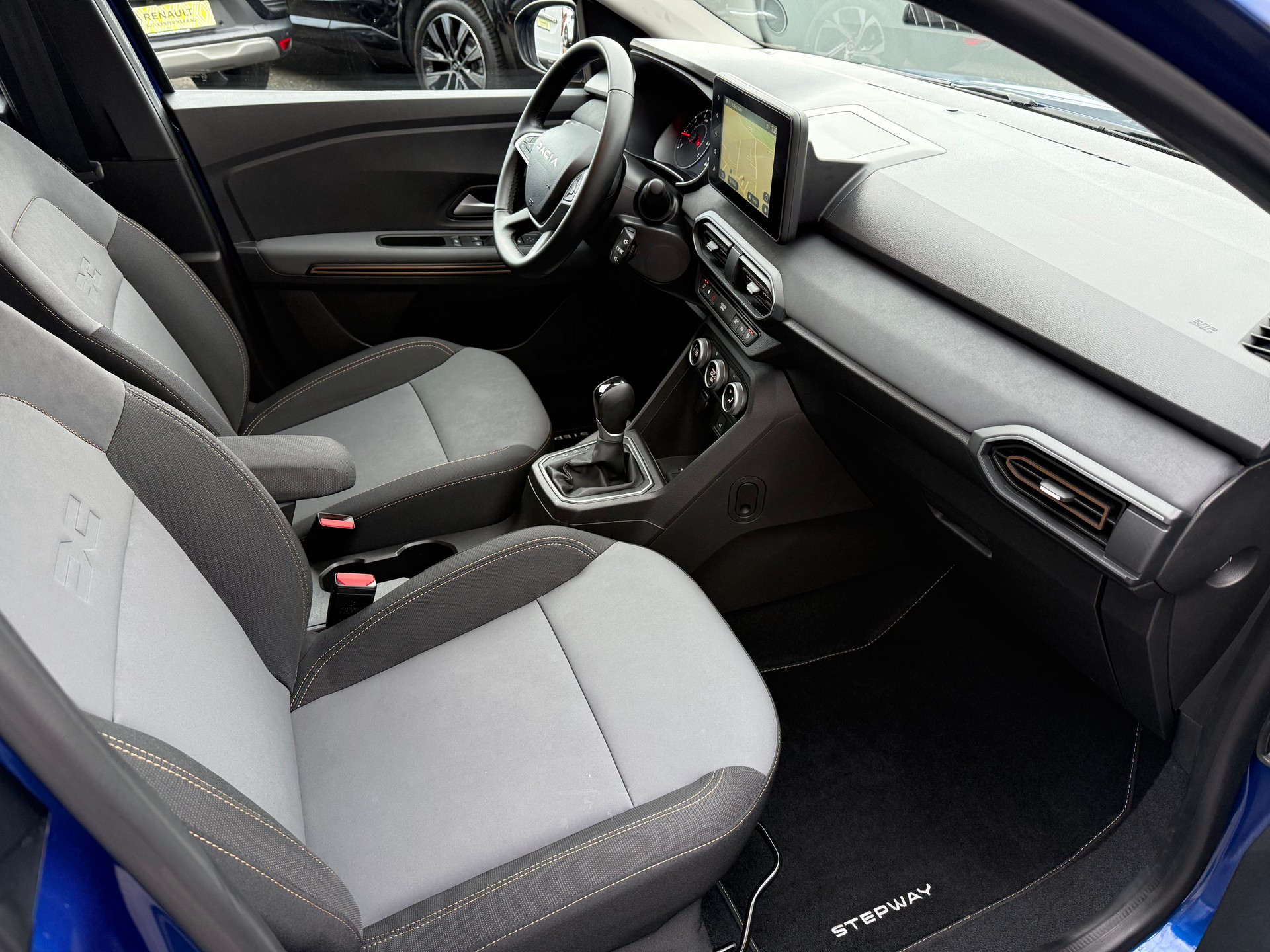 DACIA Sandero Stepway TCe 90 Extreme+ CVT-image-9