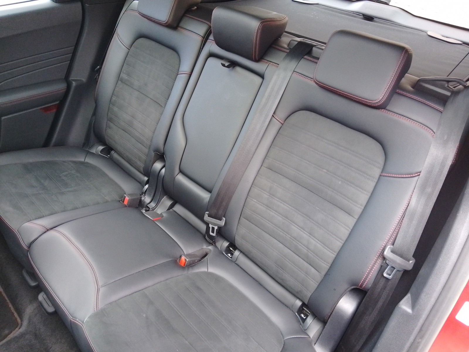 FORD Kuga 2.5 Plug-in Hybrid ST-Line X 225 PS-image-8