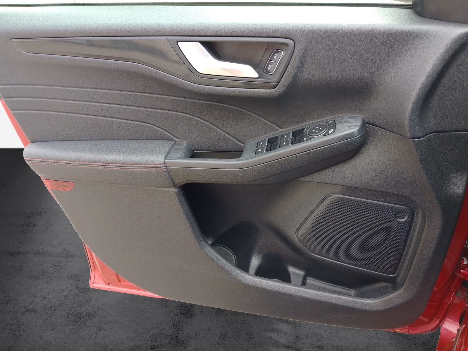 FORD Kuga 2.5 Plug-in Hybrid ST-Line X 225 PS-image-7