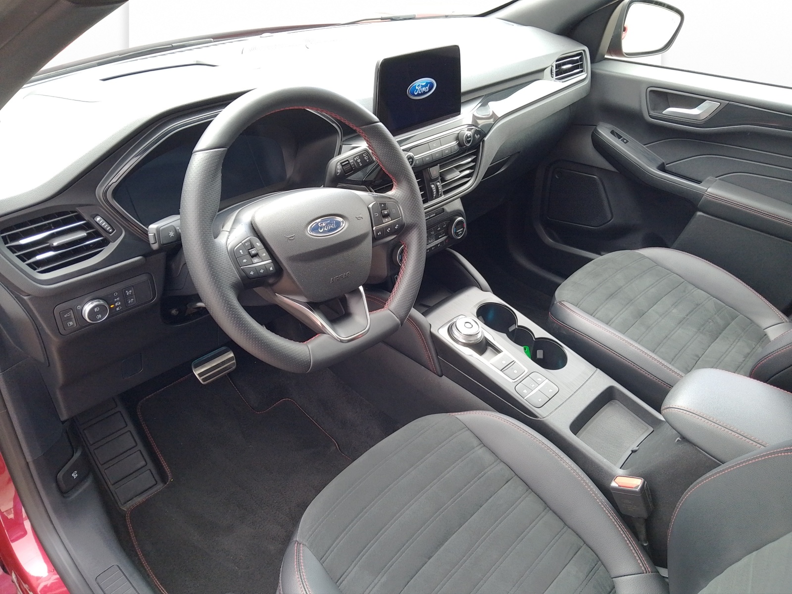 FORD Kuga 2.5 Plug-in Hybrid ST-Line X 225 PS-image-4