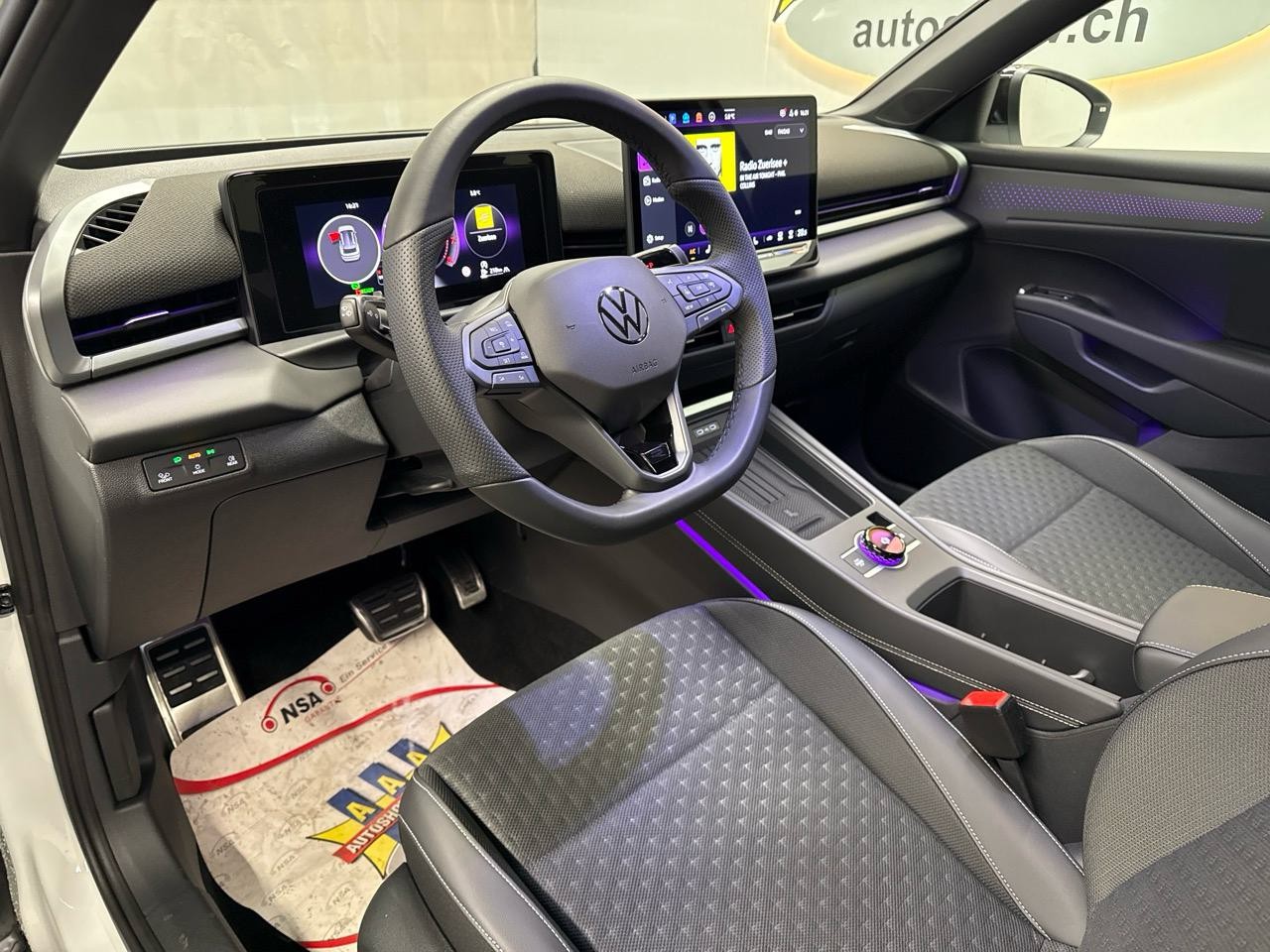 VW T-Roc 1.5 eTSI mHEV R-Line DSG-showroom-element-2