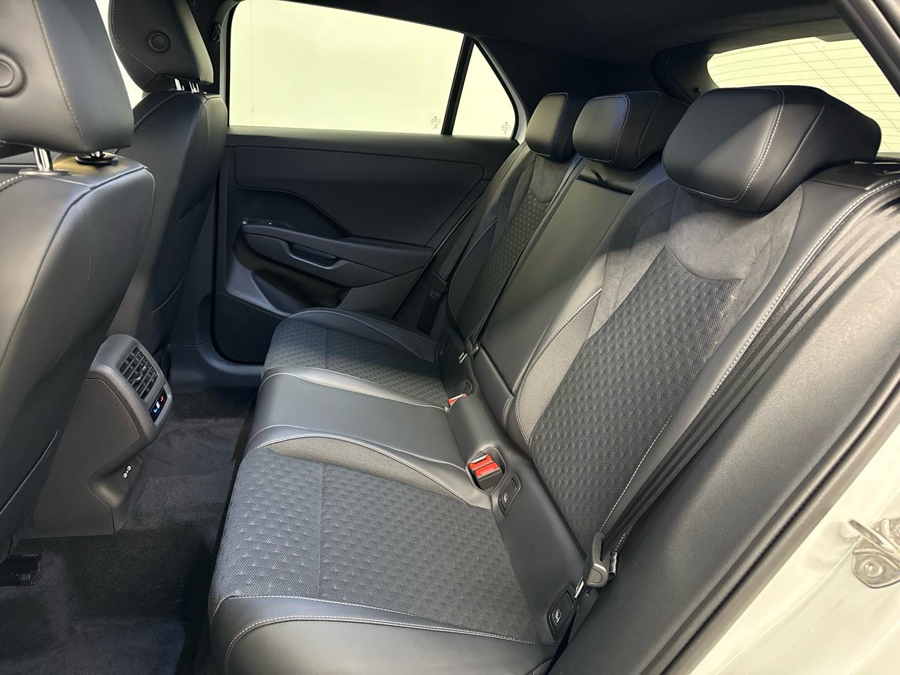 VW T-Roc 1.5 eTSI mHEV R-Line DSG-image-11