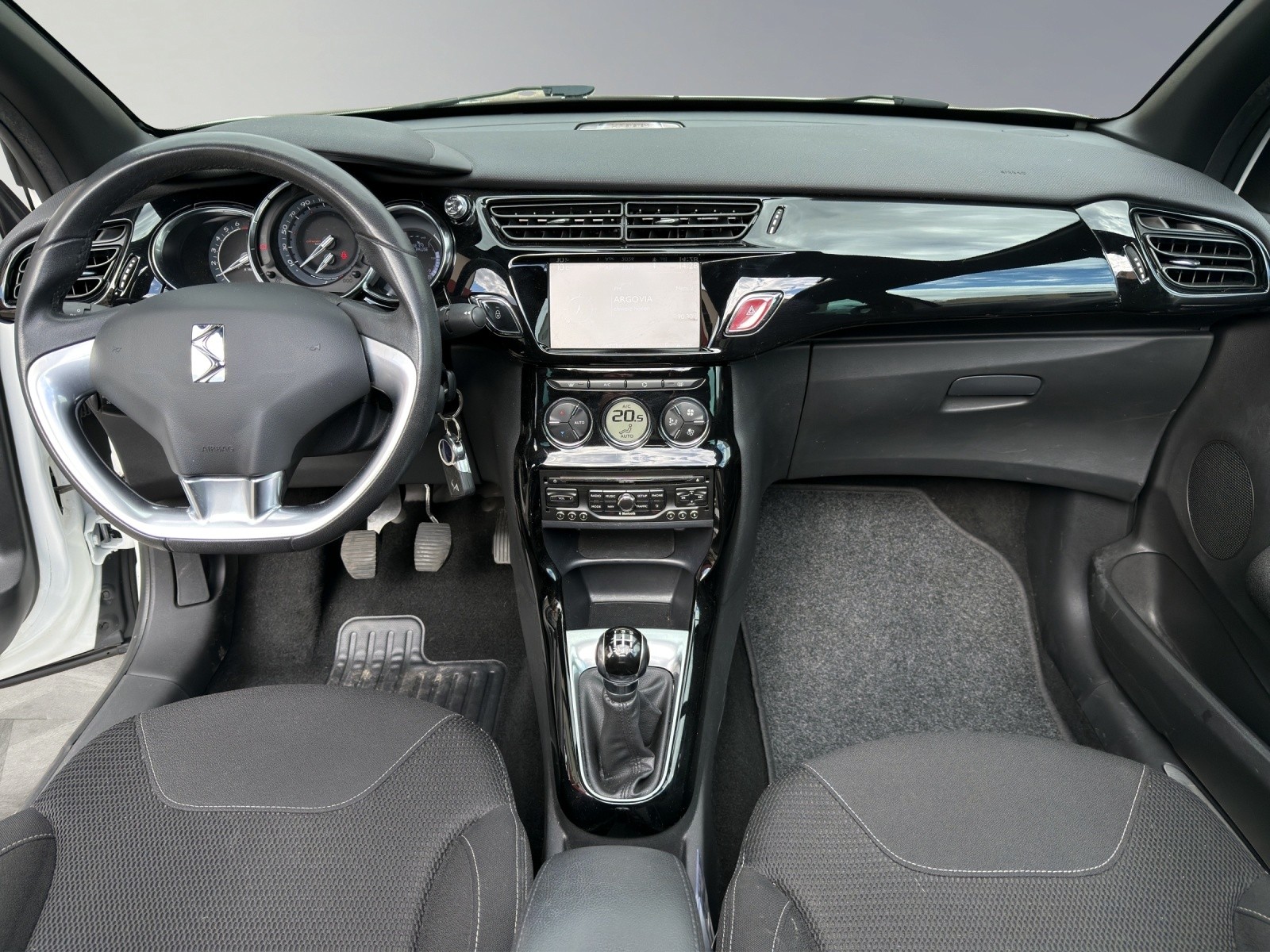 DS AUTOMOBILES DS3 Cabrio 1.6 VTi So Chic-image-11