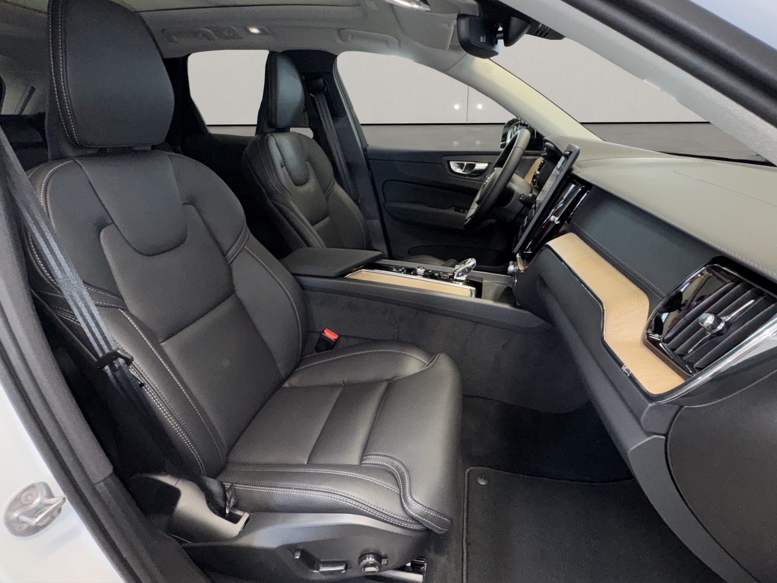 VOLVO XC60 2.0 T8 TE Ultra Dark eAWD-image-9