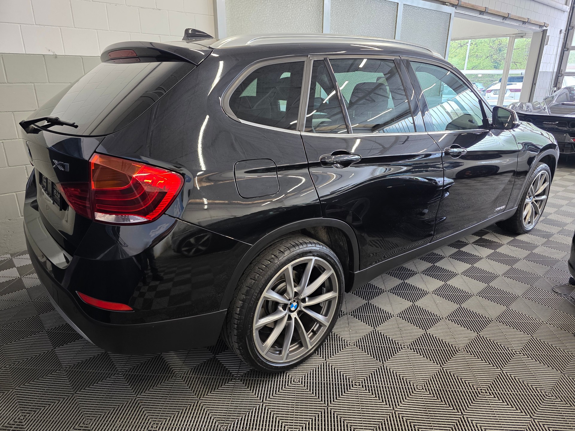 BMW X1 xDrive 28i Steptronic-image-4
