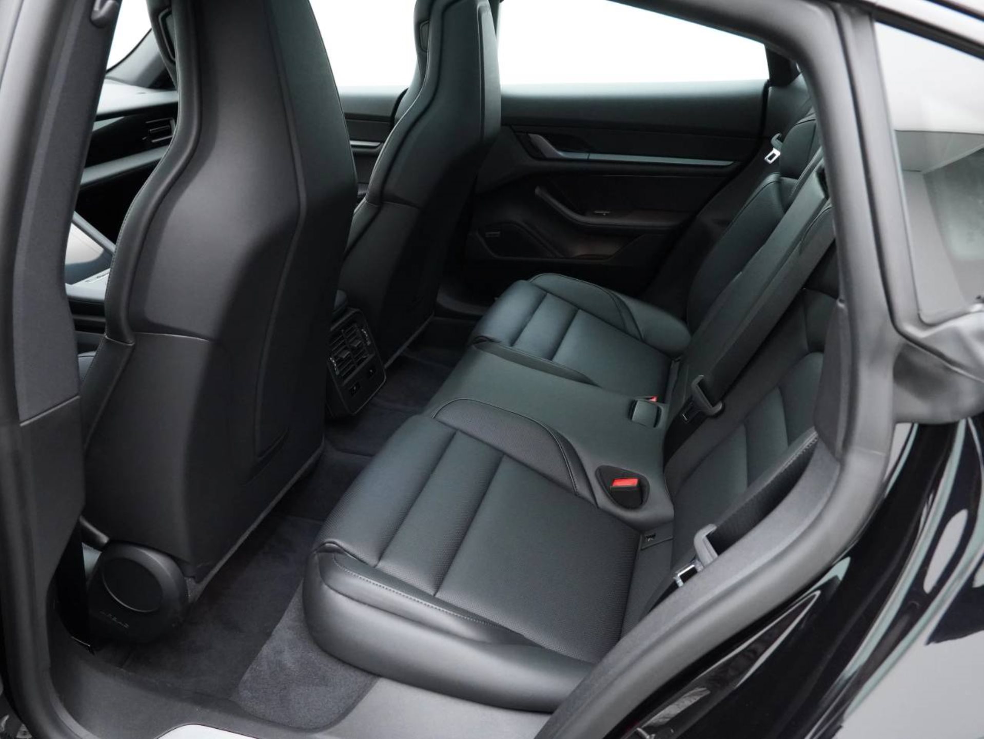 PORSCHE Taycan-image-27