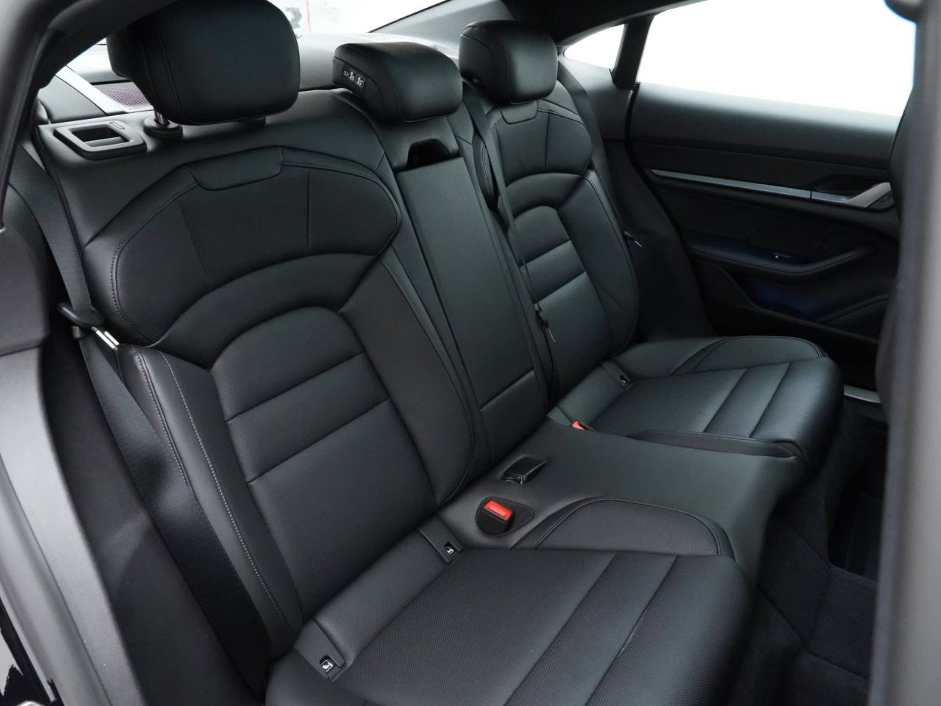 PORSCHE Taycan-image-29