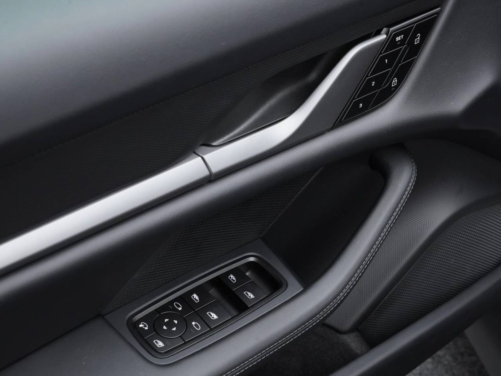 PORSCHE Taycan-image-20