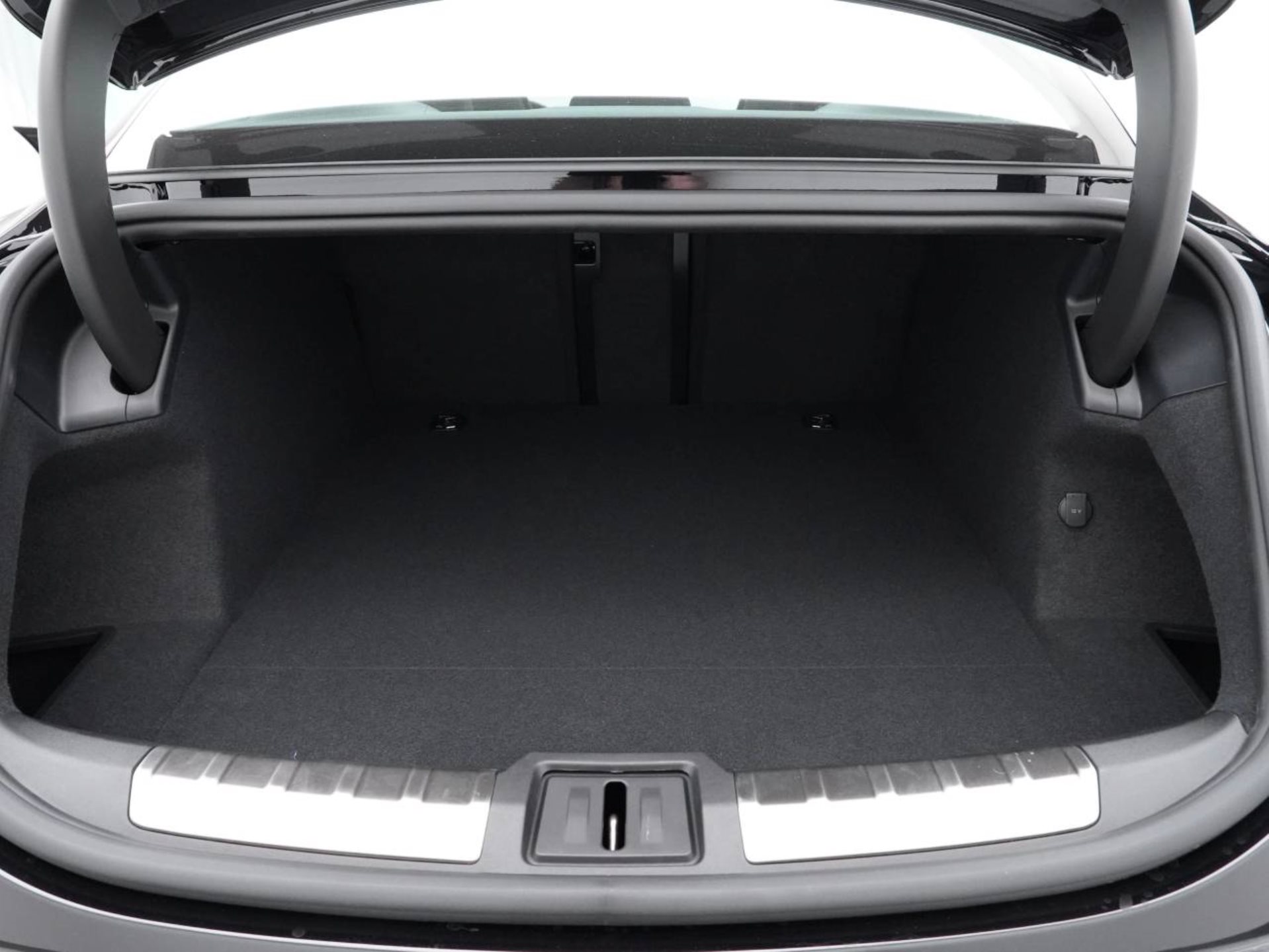 PORSCHE Taycan-image-31