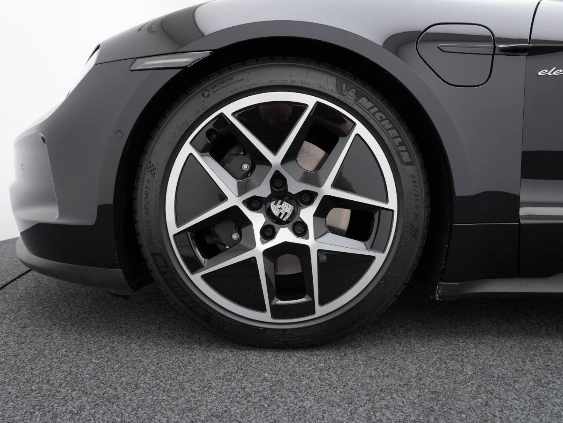 PORSCHE Taycan-image-13