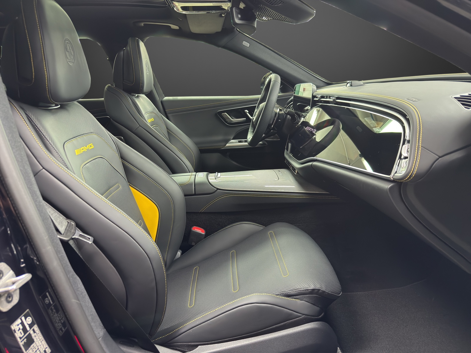 MERCEDES-BENZ AMG E 53 Hybrid 4MATIC+-image-11