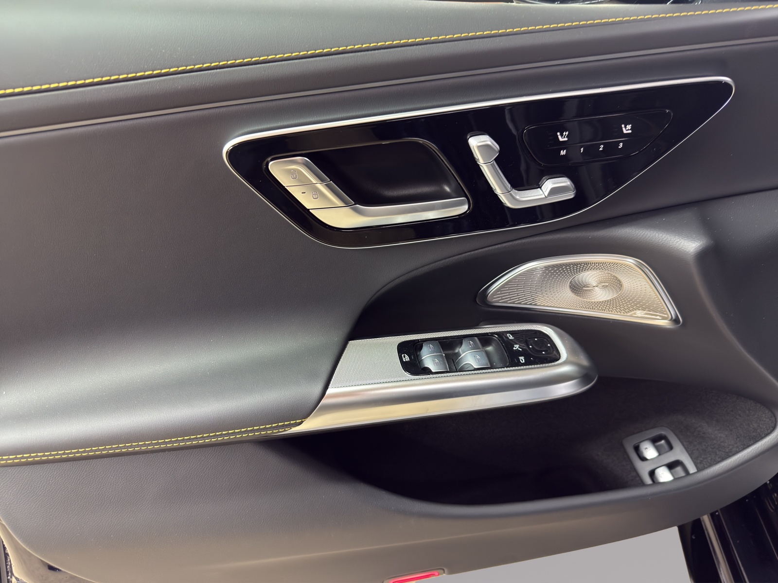 MERCEDES-BENZ AMG E 53 Hybrid 4MATIC+-image-12