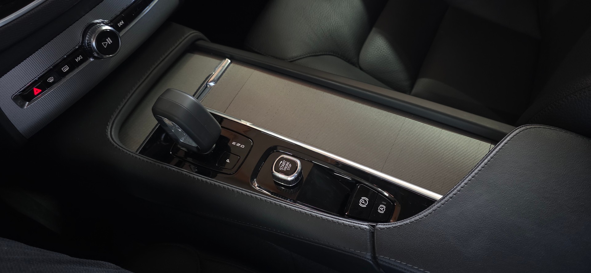 VOLVO XC90 B5 Benzin Mild Hybrid AWD *7-Sitzer*Pilot Assist*AHK*Carplay/AndroidAuto*Rückfahrkamera*Sitz- Lenkradheizung*-image-16