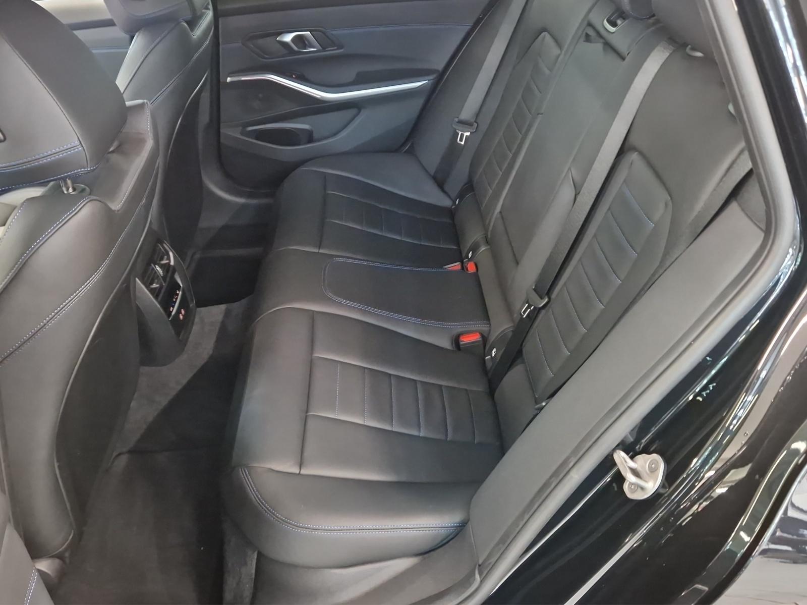 BMW 320d xDrive SAG Touring M Sport-image-8