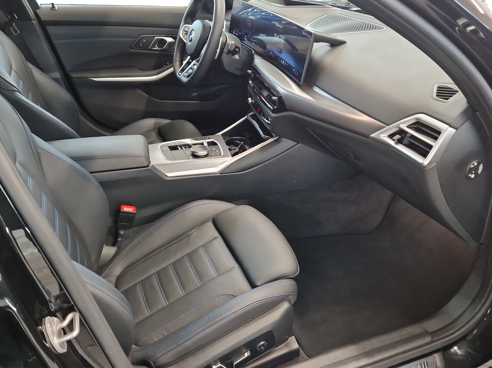 BMW 320d xDrive SAG Touring M Sport-image-11