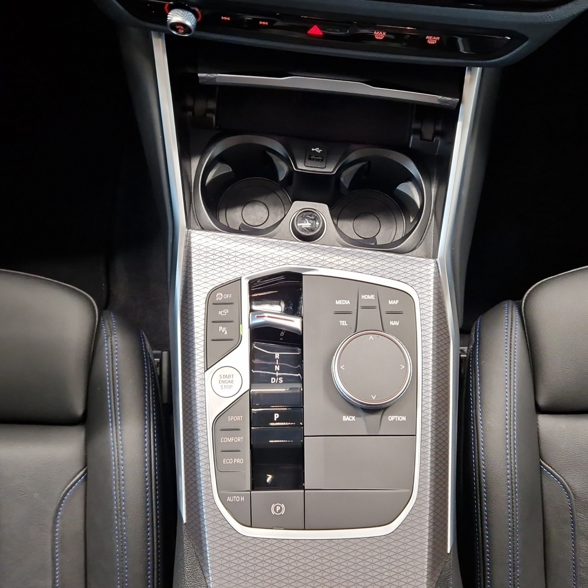 BMW 320d xDrive SAG Touring M Sport-image-13