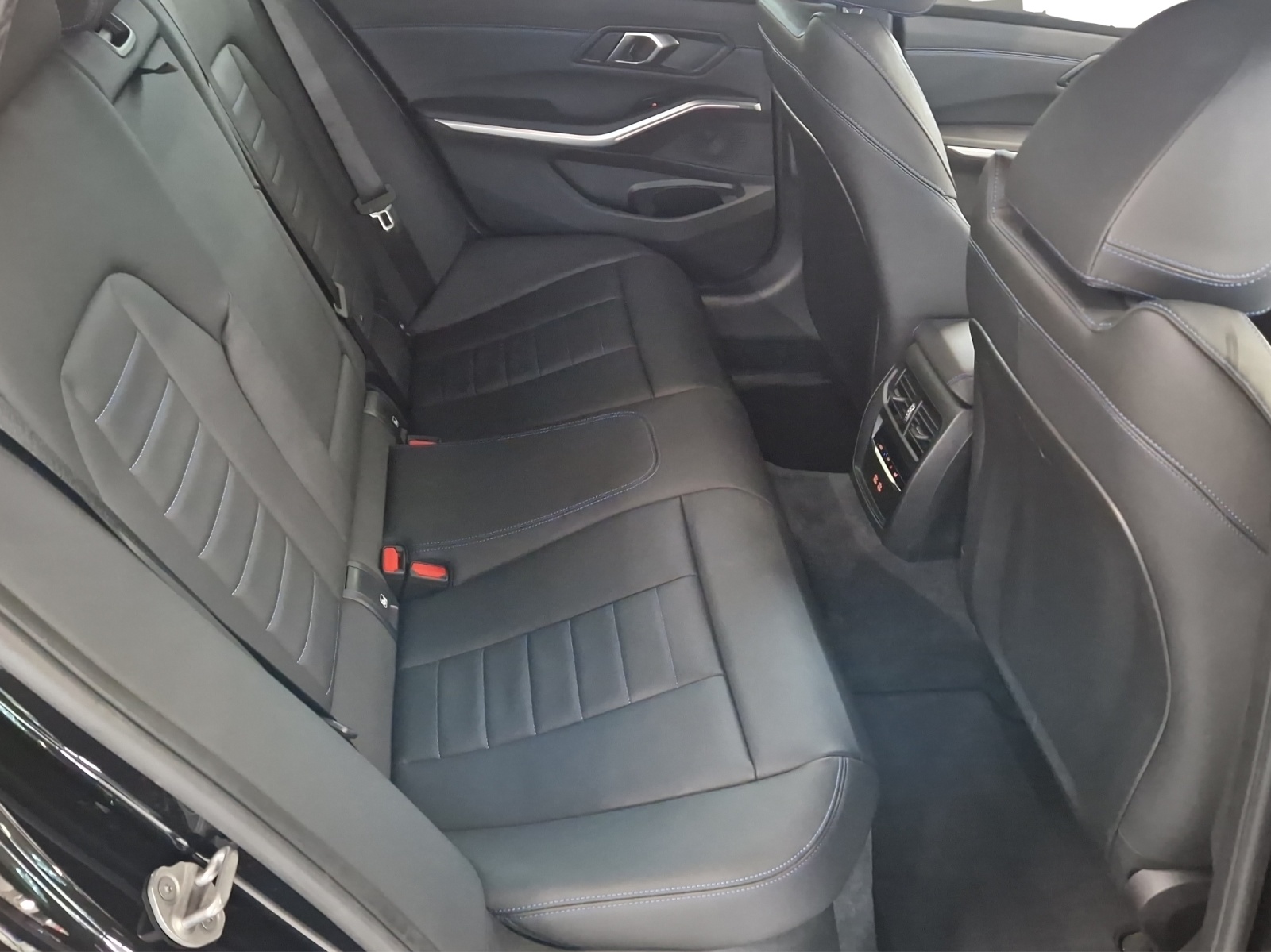 BMW 320d xDrive SAG Touring M Sport-image-21