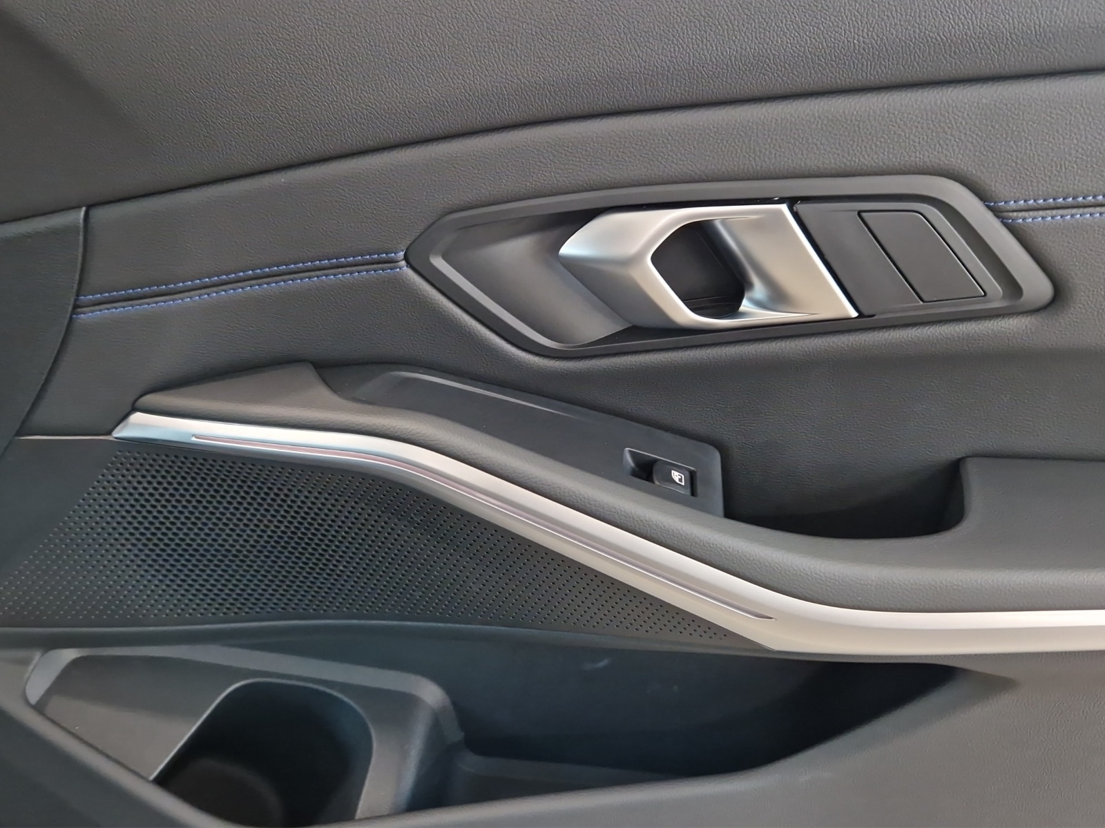BMW 320d xDrive SAG Touring M Sport-image-12