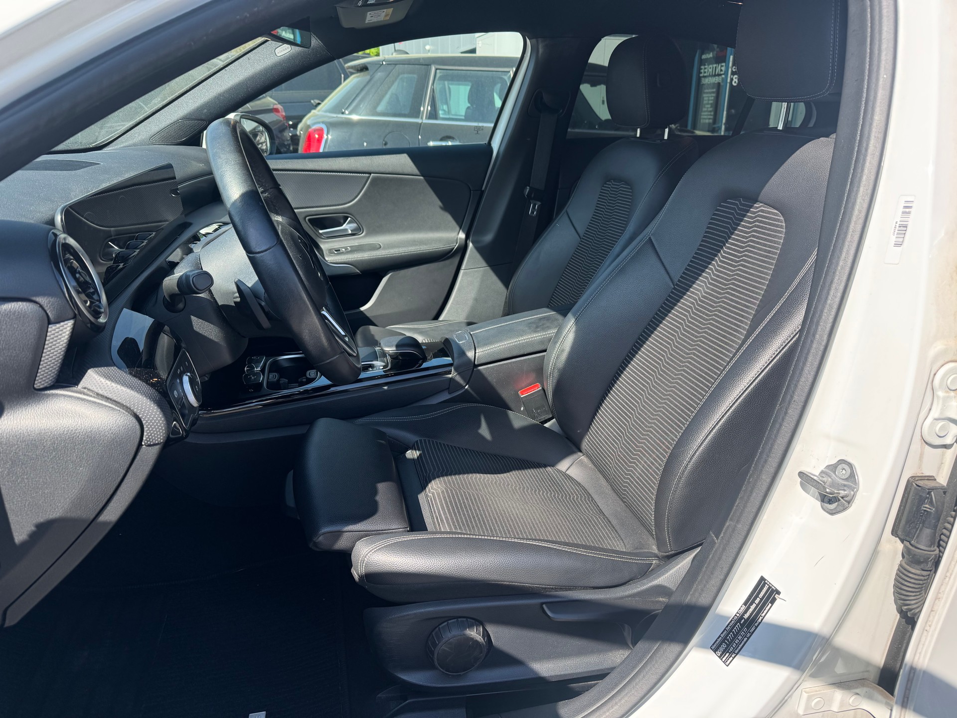 MERCEDES-BENZ A 220 Progressive 7G-DCT 4Matic-image-9