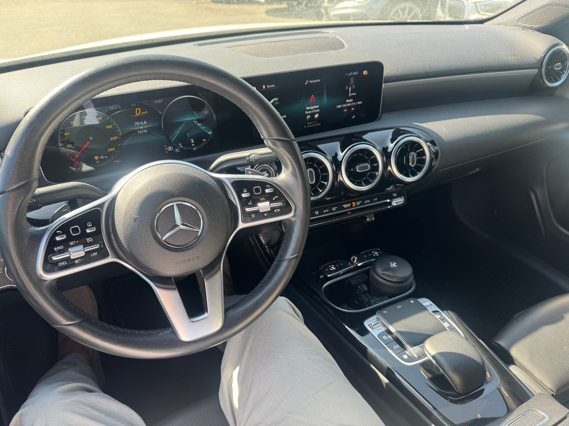 MERCEDES-BENZ A 220 Progressive 7G-DCT 4Matic-image-17