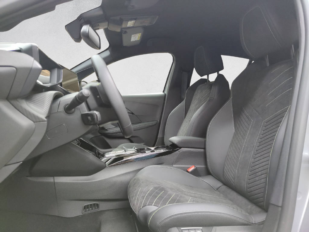 PEUGEOT 208 1.2 Hybrid 145 GT-image-9