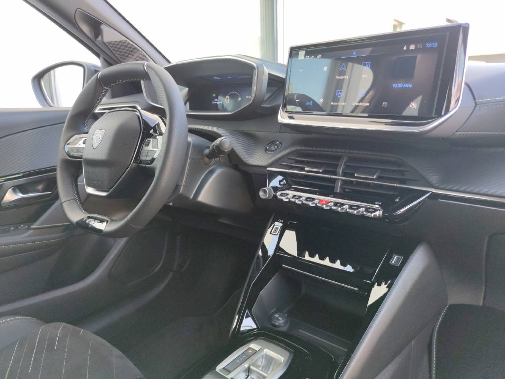 PEUGEOT 208 1.2 Hybrid 145 GT-image-10