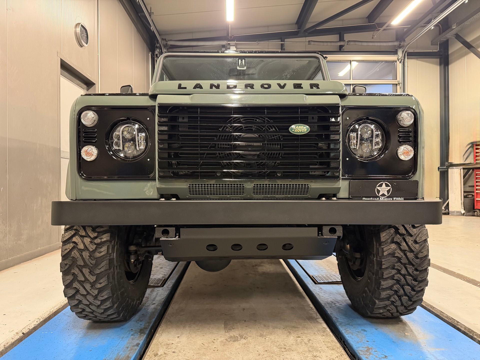 LAND ROVER Defender 110 SW 2.4Tdc-image-6