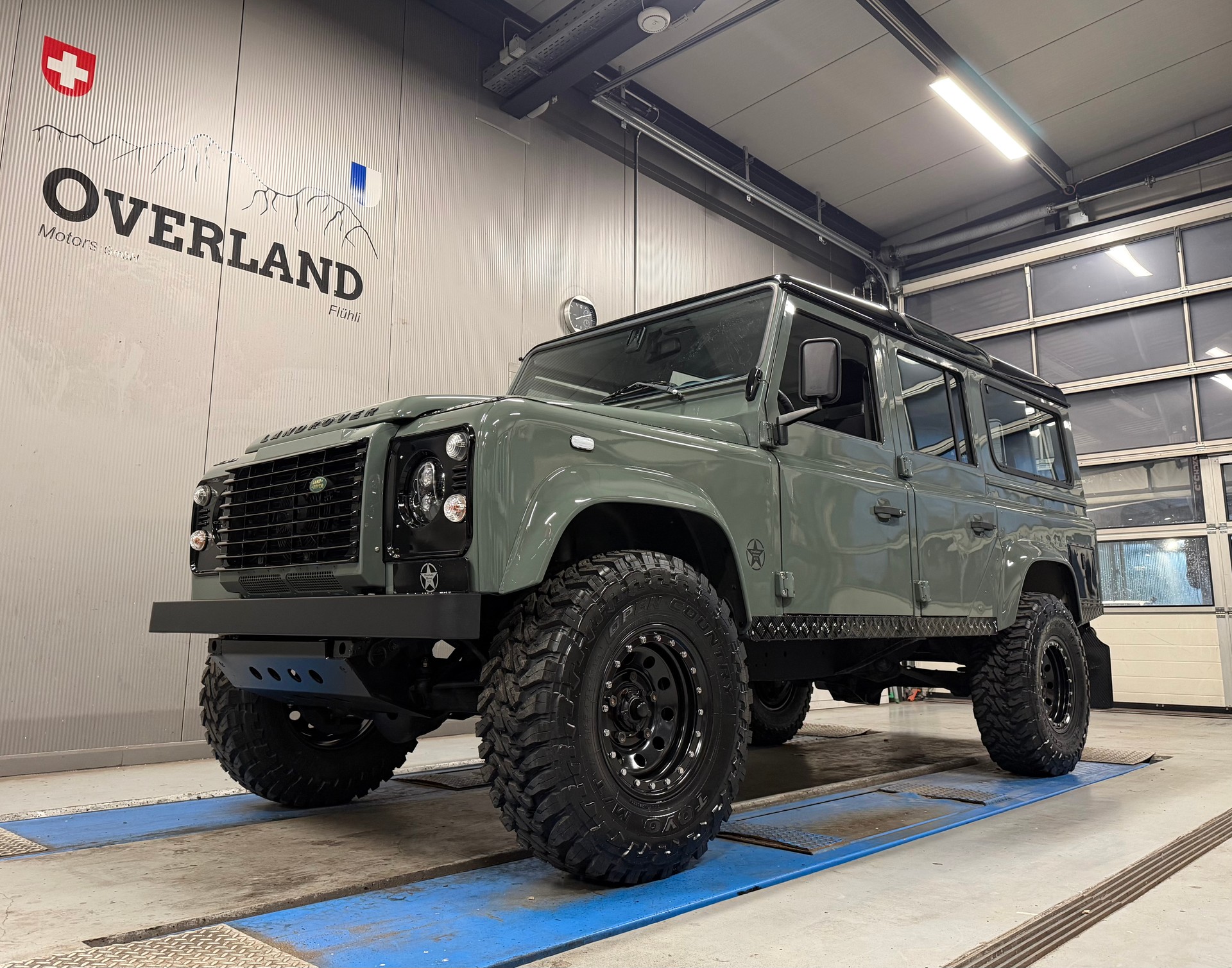 LAND ROVER Defender 110 SW 2.4Tdc-image-8