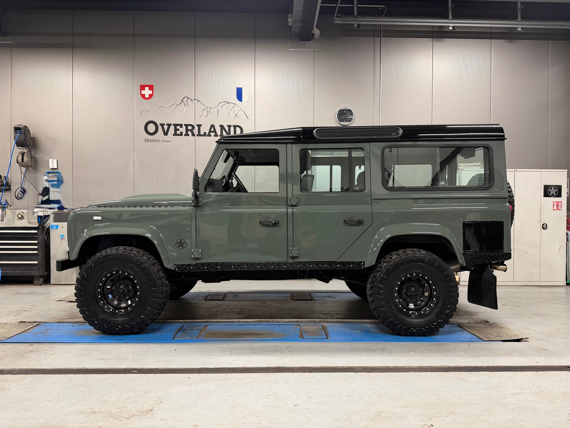 LAND ROVER Defender 110 SW 2.4Tdc-showroom-element-1