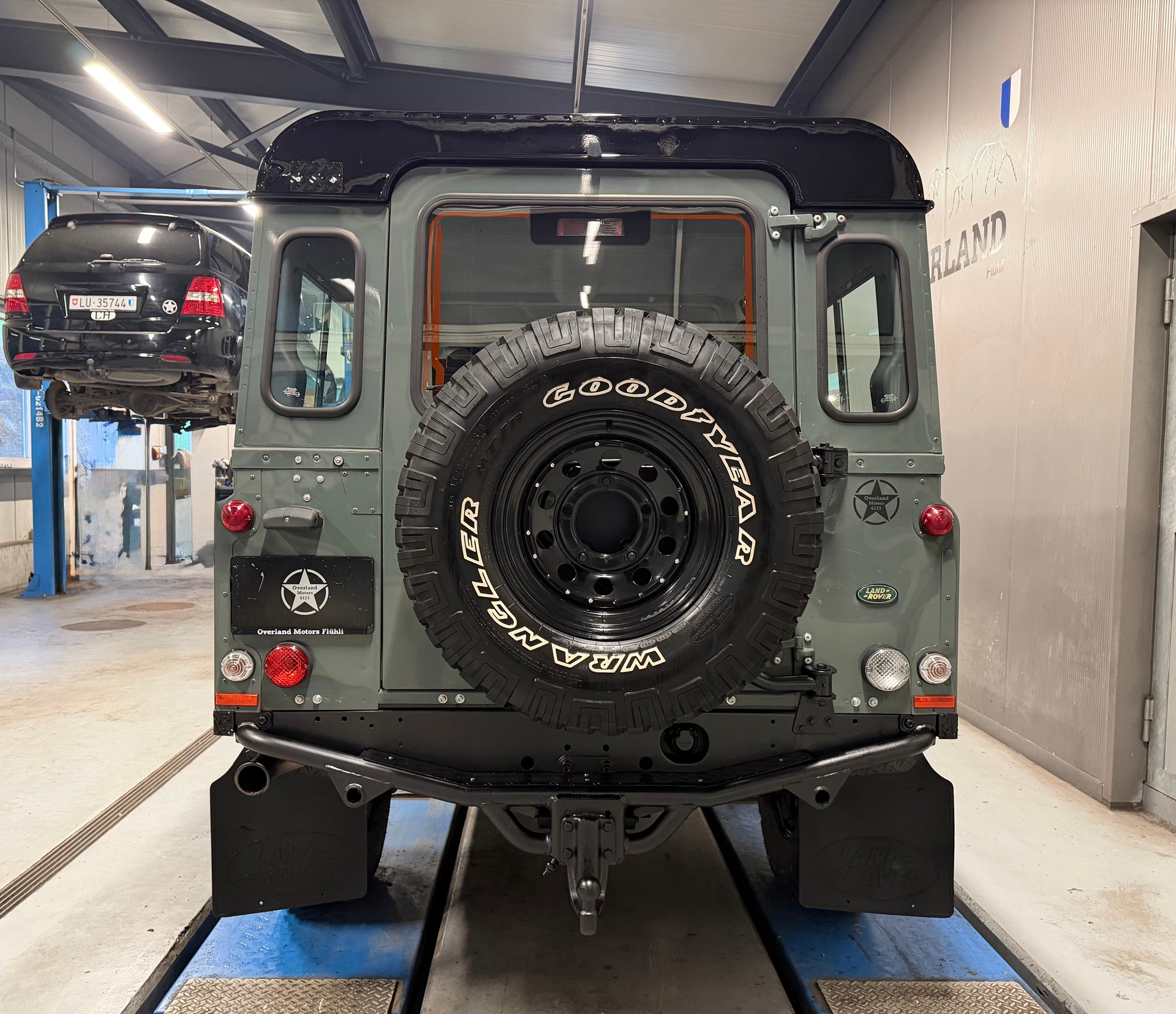 LAND ROVER Defender 110 SW 2.4Tdc-showroom-element-3