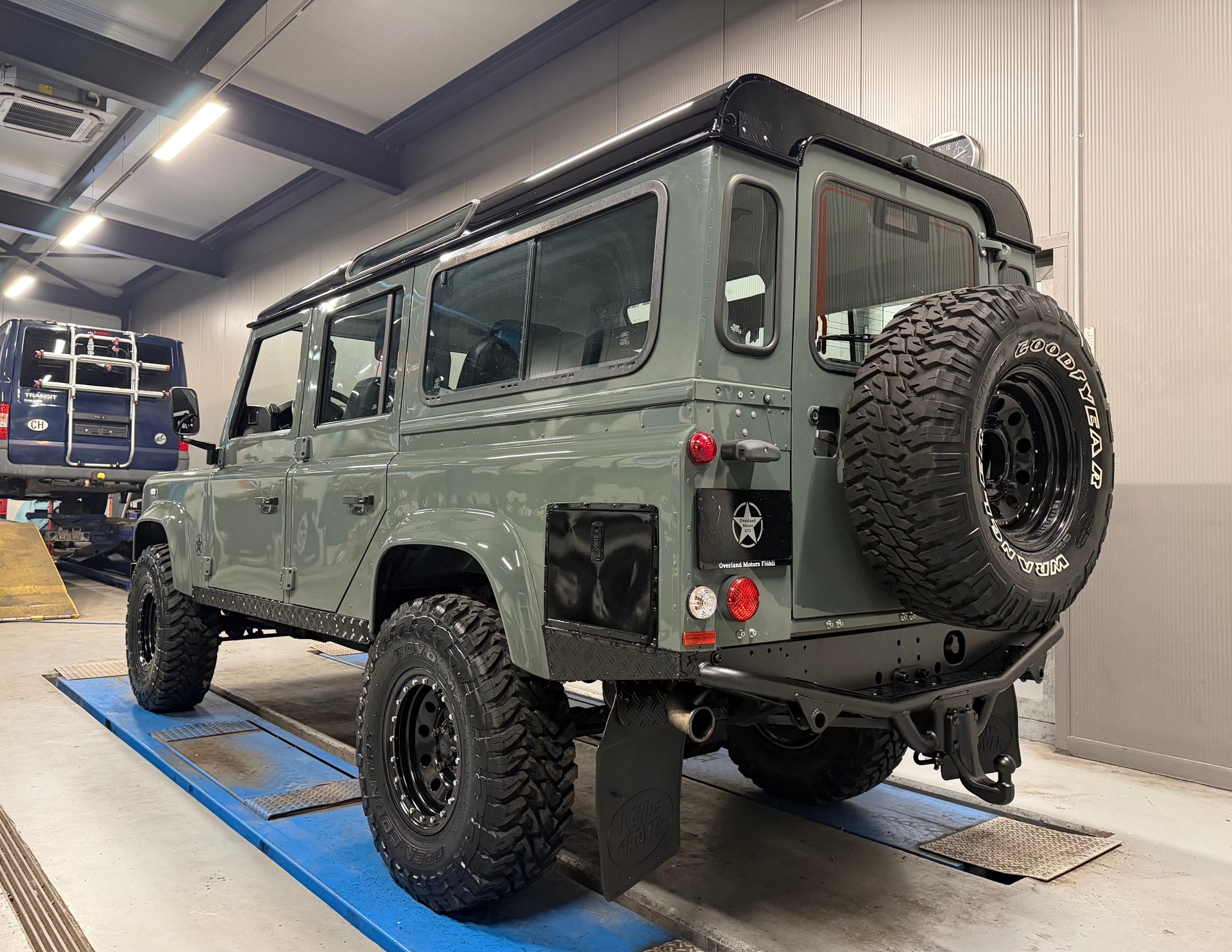 LAND ROVER Defender 110 SW 2.4Tdc-showroom-element-2