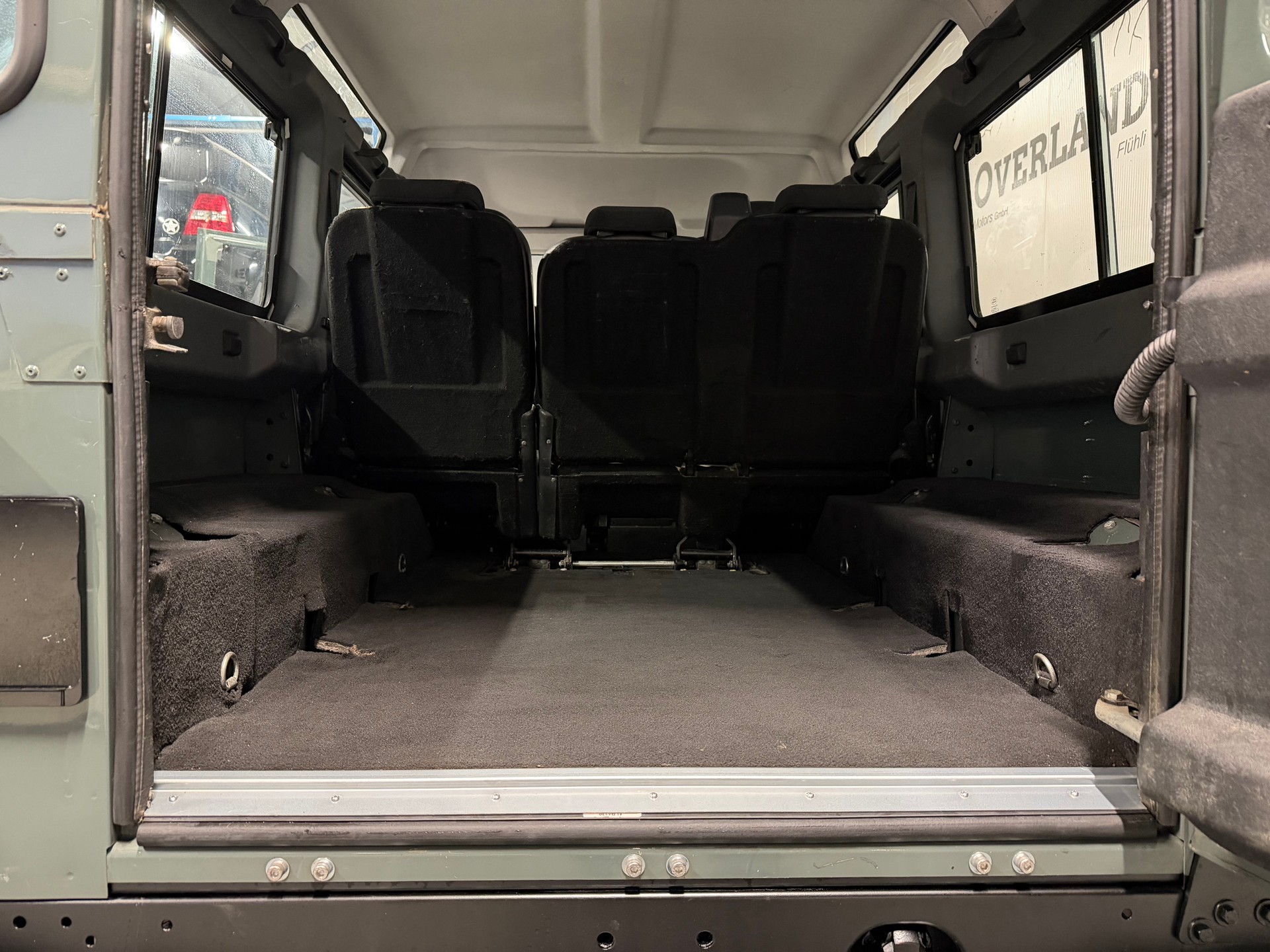 LAND ROVER Defender 110 SW 2.4Tdc-image-12