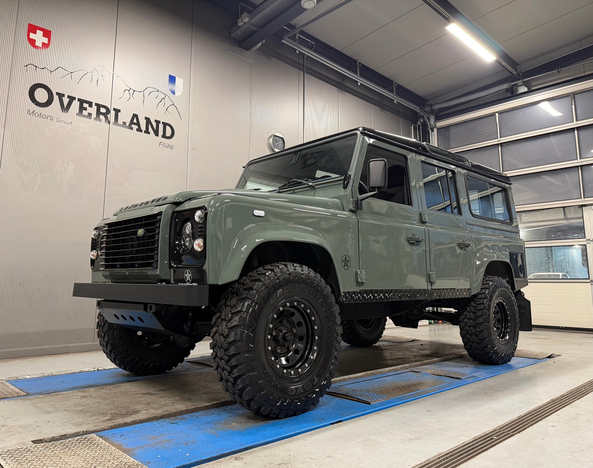 LAND ROVER Defender 110 SW 2.4Tdc-image-16